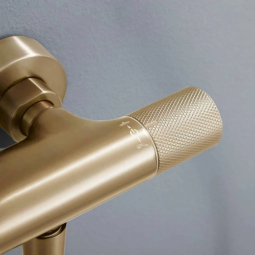 Душевая система Vincea Desire VSFS-1D0TBG термостатическая, брашированное золото Душевая система Vincea Desire VSFS-1D0TBG термостатическая, брашированное золото