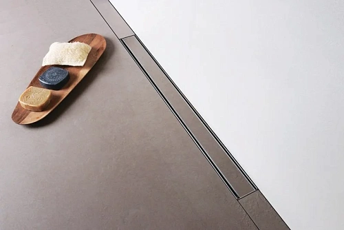 Душевой лоток BERGES В1 Keramik 600, хром глянец, S-сифон D50/105 H50 вертикальный 091017 Душевой лоток BERGES В1 Keramik 600, хром глянец, S-сифон D50/105 H50 вертикальный 091017