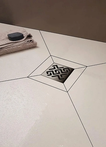 Душевой трап BERGES ZENTRUM Antik 150х150, матовый хром, выпуск D50 H65 боковой 090365 Душевой трап BERGES ZENTRUM Antik 150х150, матовый хром, выпуск D50 H65 боковой 090365