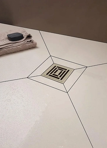 Душевой трап BERGES ZENTRUM Uno 150х150, матовый хром, выпуск D50 H65 боковой 090372 Душевой трап BERGES ZENTRUM Uno 150х150, матовый хром, выпуск D50 H65 боковой 090372