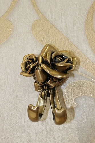 Крючок Art&Max Rose (AM-B-0912-B) бронза (двойной) Крючок Art&Max Rose (AM-B-0912-B) бронза (двойной)