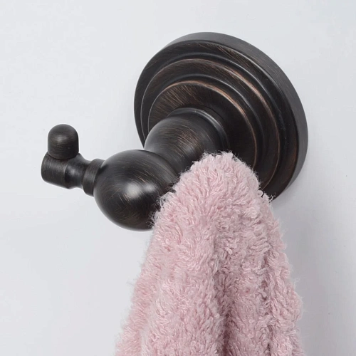 Крючок WasserKRAFT Isar K-7323D двойной темная бронза Крючок WasserKRAFT Isar K-7323D двойной темная бронза