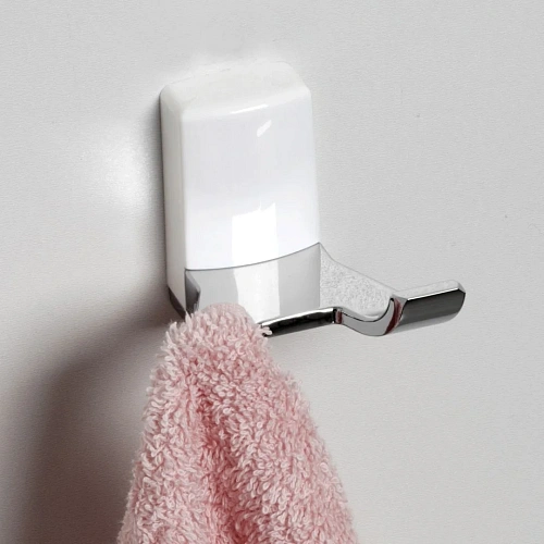 Крючок WasserKRAFT Leine K-5023DWHITE двойной белый/хром Крючок WasserKRAFT Leine K-5023DWHITE двойной белый/хром