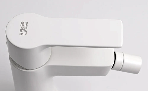 Смеситель для биде Remer Energy EY20BO, белый матовый Смеситель для биде Remer Energy EY20BO, белый матовый