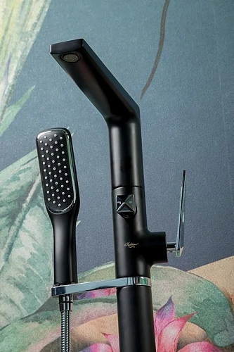 Смеситель для ванны Boheme VENTURO черный+хром 379-B напольный Смеситель для ванны Boheme VENTURO черный+хром 379-B напольный