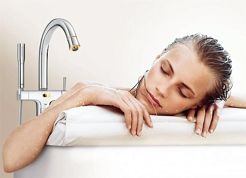 Смеситель для ванны GROHE Grandera с душевым гарнитуром, напольный, хром/золото (23318IG0) Смеситель для ванны GROHE Grandera с душевым гарнитуром, напольный, хром/золото (23318IG0)