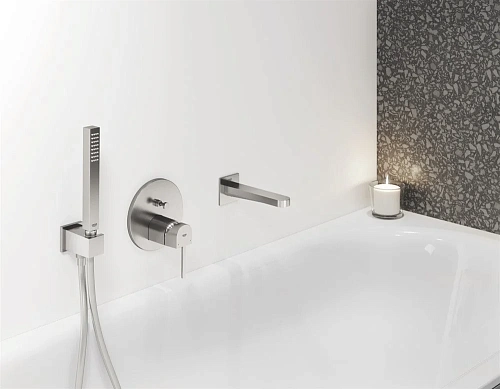 Смеситель для ванны GROHE Plus, суперсталь (24060DC3) Смеситель для ванны GROHE Plus, суперсталь (24060DC3)