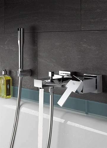 Смеситель для ванны GROHE Sail Cube, хром (23438000) Смеситель для ванны GROHE Sail Cube, хром (23438000)