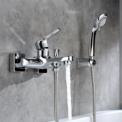 Смеситель для ванны Iddis Harizma HARSB00i02 с душем Смеситель для ванны Iddis Harizma HARSB00i02 с душем