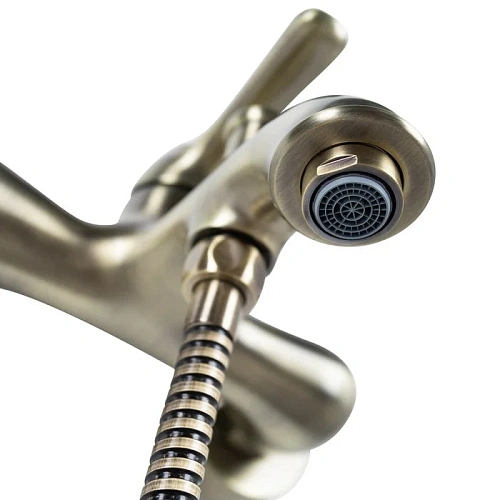 Смеситель для ванны IDDIS Oldie (OLDBR00i02) Смеситель для ванны IDDIS Oldie (OLDBR00i02)