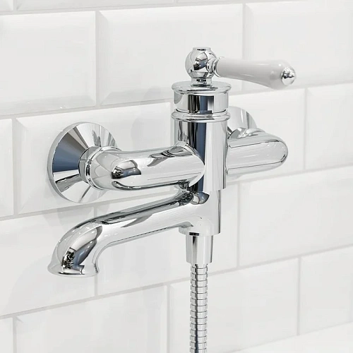 Смеситель для ванны Iddis Oxford OXFSB02i02, хром/белый, с душевым гарнитуром Смеситель для ванны Iddis Oxford OXFSB02i02, хром/белый, с душевым гарнитуром