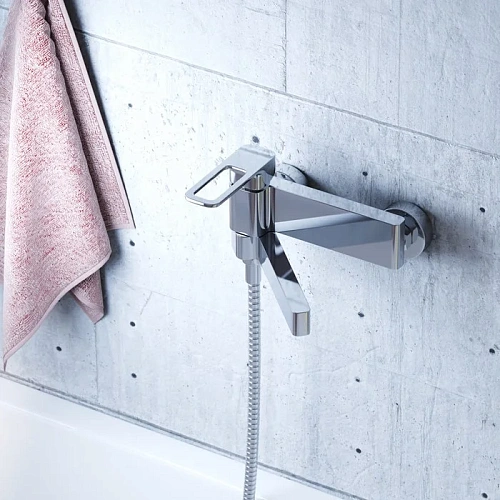 Смеситель для ванны IDDIS Slide (SLISB00i02WA) Смеситель для ванны IDDIS Slide (SLISB00i02WA)