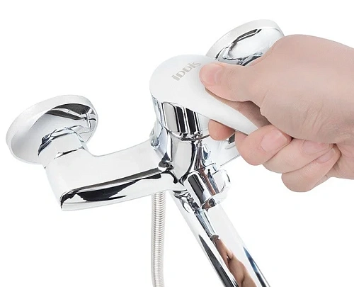 Смеситель для ванны IDDIS Torr (TORSBL2i10WA) Смеситель для ванны IDDIS Torr (TORSBL2i10WA)