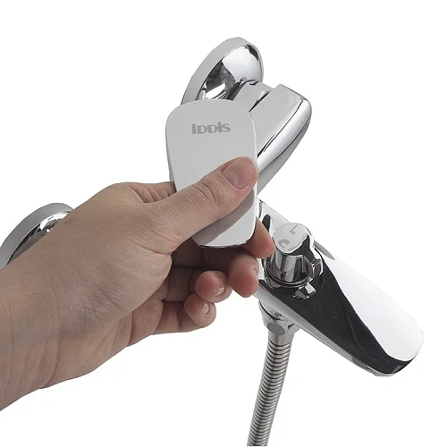 Смеситель для ванны Iddis Zodiac ZODSB02i02 универсальный Смеситель для ванны Iddis Zodiac ZODSB02i02 универсальный