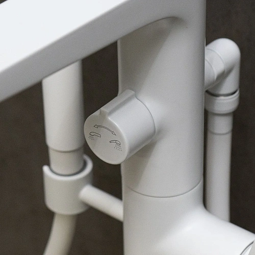 Смеситель для ванны Lemark Bronx LM3744MW напольный, белый/матовый Смеситель для ванны Lemark Bronx LM3744MW напольный, белый/матовый