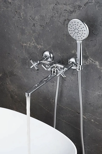 Смеситель для ванны Lemark Practica LM7513C с плоским поворотным изливом 200 мм, хром Смеситель для ванны Lemark Practica LM7513C с плоским поворотным изливом 200 мм, хром