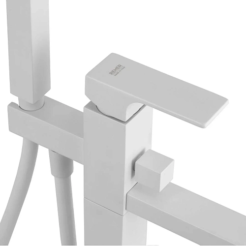 Смеситель для ванны Remer Absolute AU08BO, белый матовый Смеситель для ванны Remer Absolute AU08BO, белый матовый