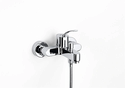 Смеситель для ванны ROCA Moai однорычажное упр., с душевым гарнитуром, неповоротный излив 5A0146C02 Смеситель для ванны ROCA Moai однорычажное упр., с душевым гарнитуром, неповоротный излив 5A0146C02