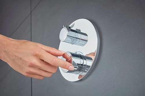 Смеситель для душа GROHE Grohtherm (24076000) термостатический, на 2 положения Смеситель для душа GROHE Grohtherm (24076000) термостатический, на 2 положения