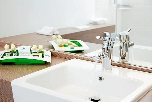 Смеситель для раковины Grohe Essence 33532000 Смеситель для раковины Grohe Essence 33532000