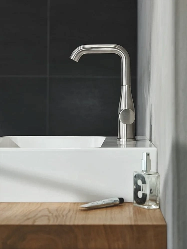 Смеситель для раковины GROHE Essence New с высоким изливом и донным клапаном, суперсталь (32628DC1) Смеситель для раковины GROHE Essence New с высоким изливом и донным клапаном, суперсталь (32628DC1)