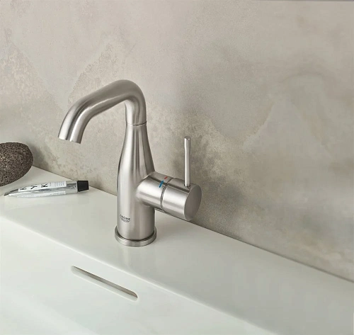 Смеситель для раковины GROHE Essence New с донным клапаном, суперсталь (23462DC1) Смеситель для раковины GROHE Essence New с донным клапаном, суперсталь (23462DC1)