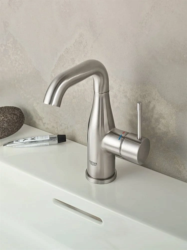 Смеситель для раковины GROHE Essence New с донным клапаном, суперсталь (23462DC1) Смеситель для раковины GROHE Essence New с донным клапаном, суперсталь (23462DC1)