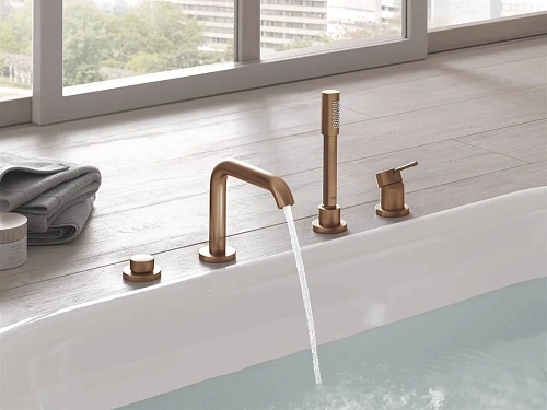 Смеситель на борт ванны GROHE Essence New 19578DL1 на 4 отверстия Смеситель на борт ванны GROHE Essence New 19578DL1 на 4 отверстия