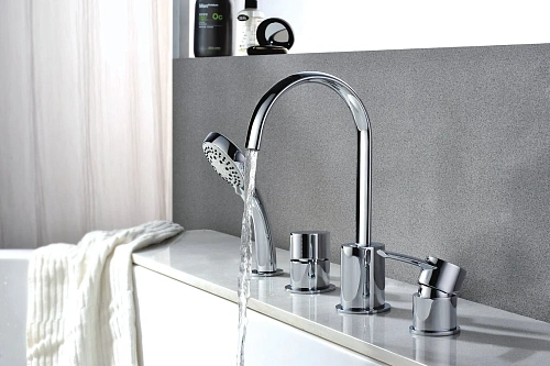 Смеситель на борт ванны Lemark Atlantiss LM3241C, хром Смеситель на борт ванны Lemark Atlantiss LM3241C, хром