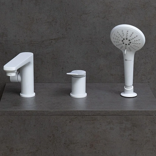 Смеситель на борт ванны Lemark Bronx LM3745MW, белый/матовый Смеситель на борт ванны Lemark Bronx LM3745MW, белый/матовый