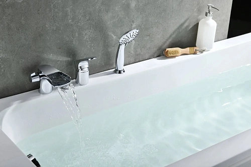 Смеситель на борт ванны Lemark Shift LM4345C, хром Смеситель на борт ванны Lemark Shift LM4345C, хром