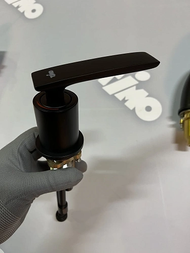 Смеситель на борт ванны Timo Helmi 4020/03Y черный Смеситель на борт ванны Timo Helmi 4020/03Y черный