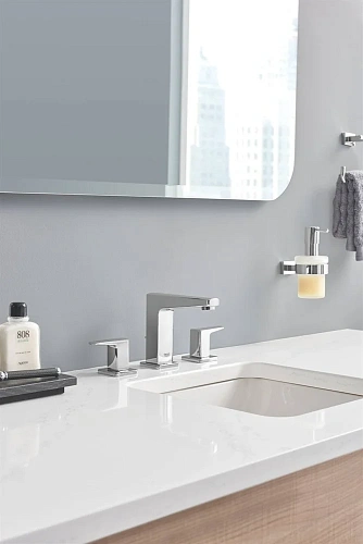 Дозатор жидкого мыла GROHE Essentials Cube, хром (40756001) Дозатор жидкого мыла GROHE Essentials Cube, хром (40756001)