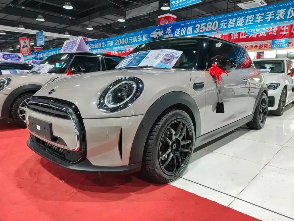 MINI Cooper (3-door) — фото 1