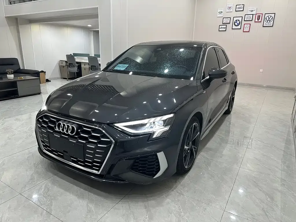 Audi A3 — фото 1
