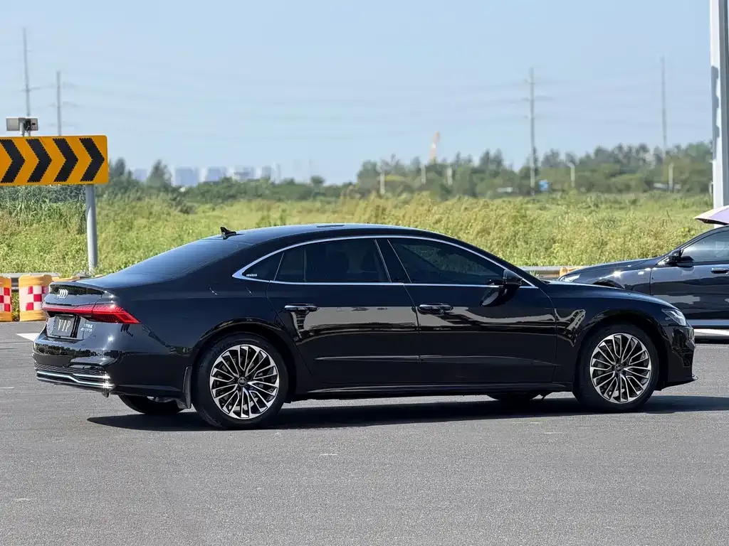 Audi A7L — фото 10