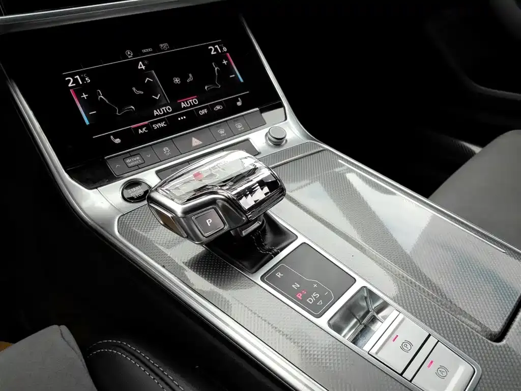 Audi A6L — фото 9