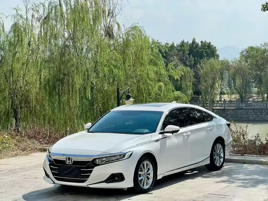 Honda Accord — фото 1