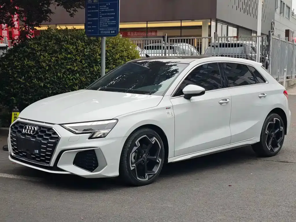 Audi A3 — фото 1