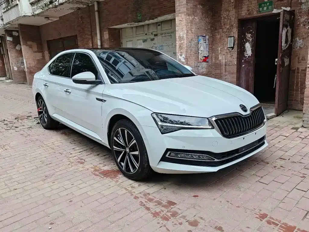 Skoda Superb — фото 2