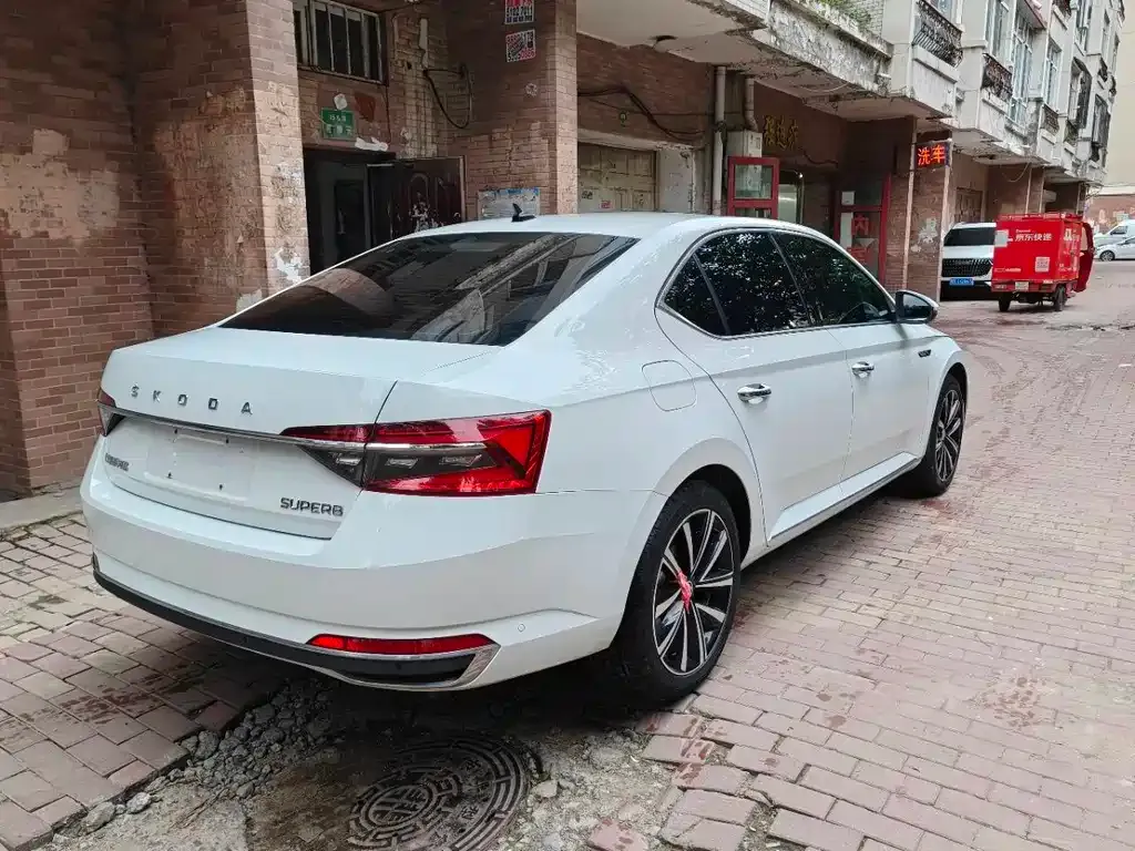 Skoda Superb — фото 3