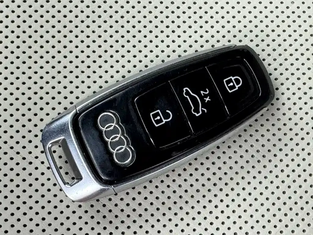 Audi A6L — фото 9