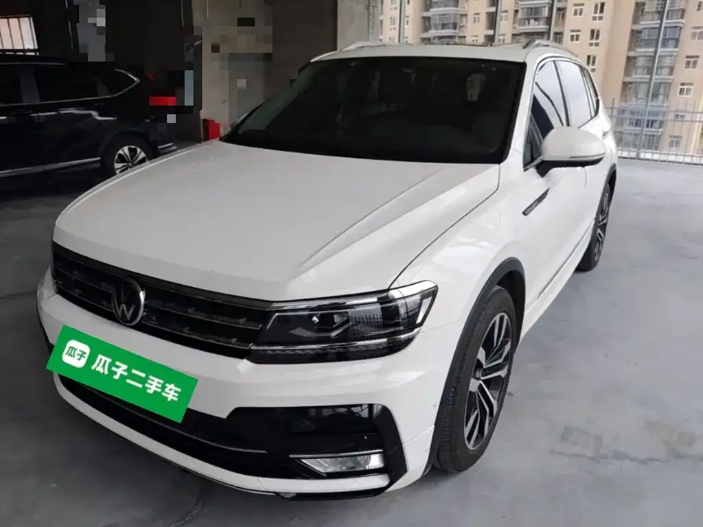 Volkswagen Tiguan L — фото 1
