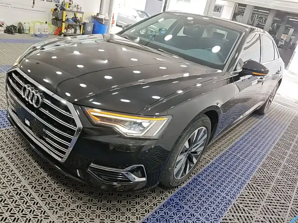 Audi A6L — фото 1