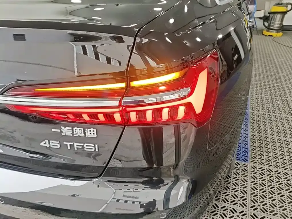 Audi A6L — фото 2