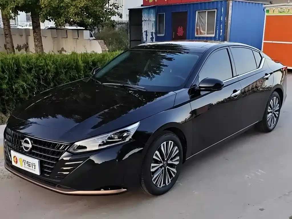 Nissan Teana — фото 1
