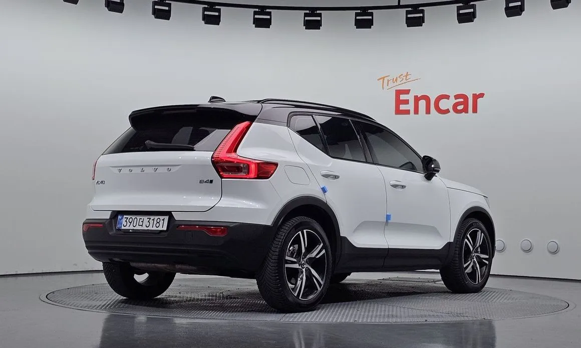 Volvo XC40 — фото 3