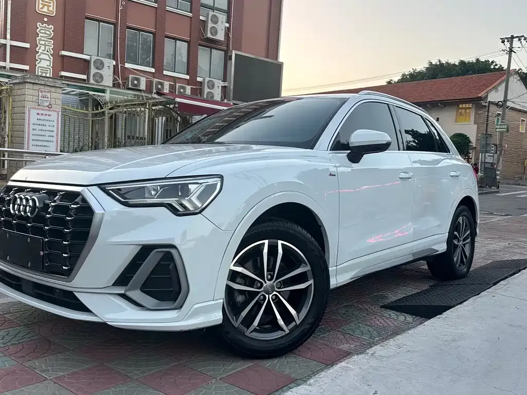 Audi Q3 — фото 1