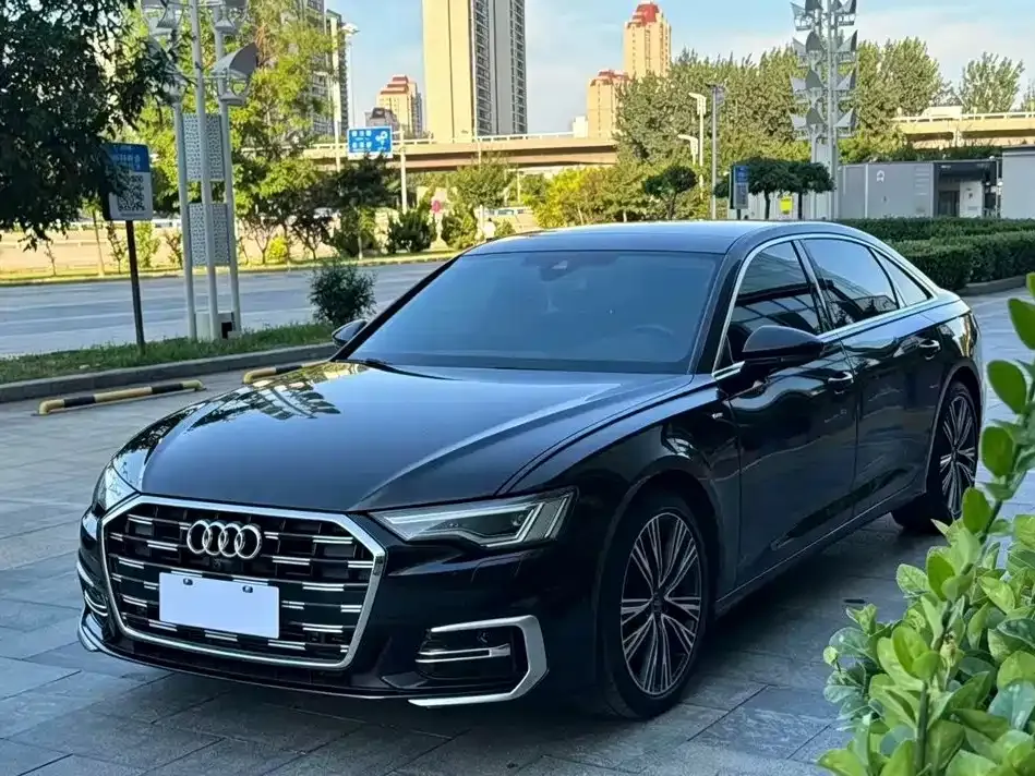 Audi A6L — фото 1