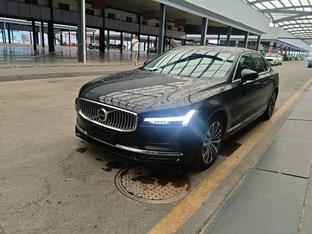 Volvo S90 — фото 1
